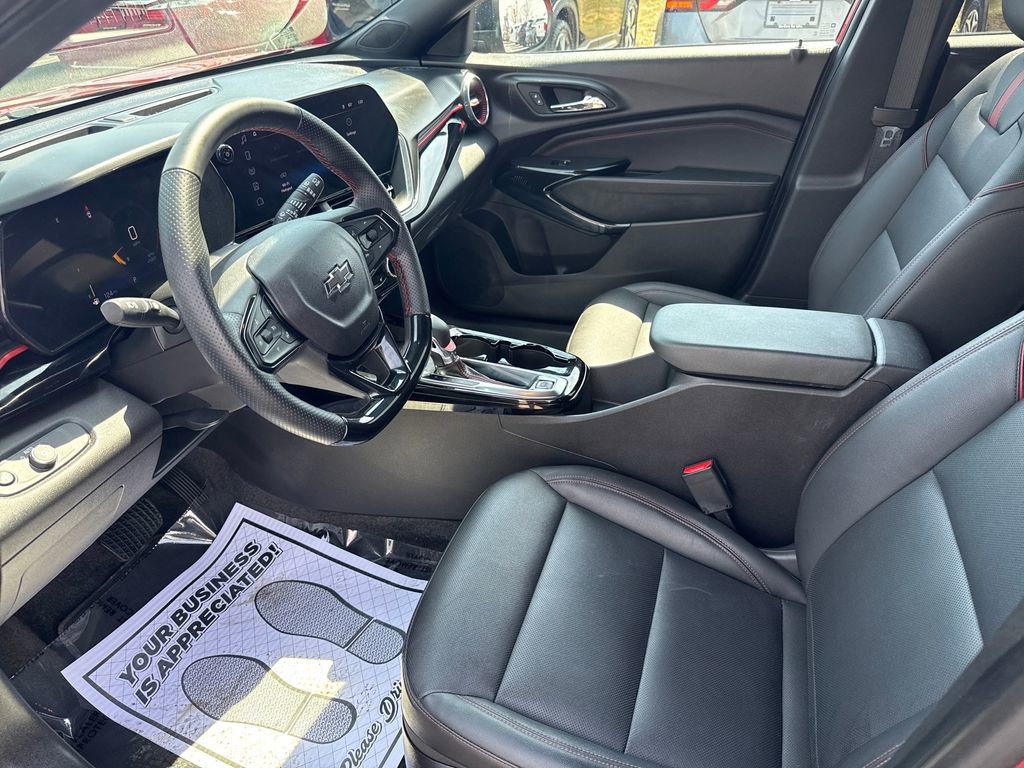 Used 2024 Chevrolet Trax RS w/ Sunroof Package image 16