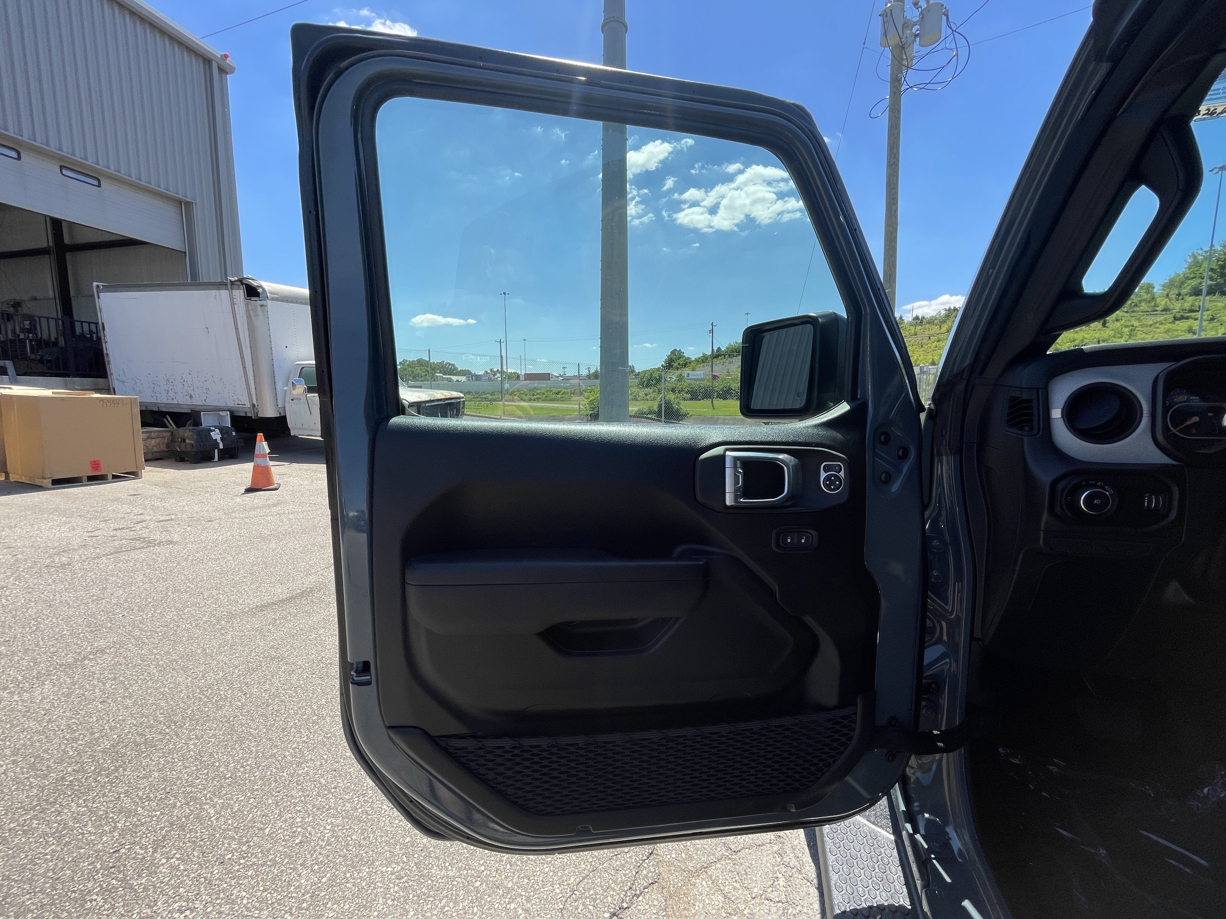 Used 2024 Jeep Wrangler Unlimited Sport AWD/4WD image 11