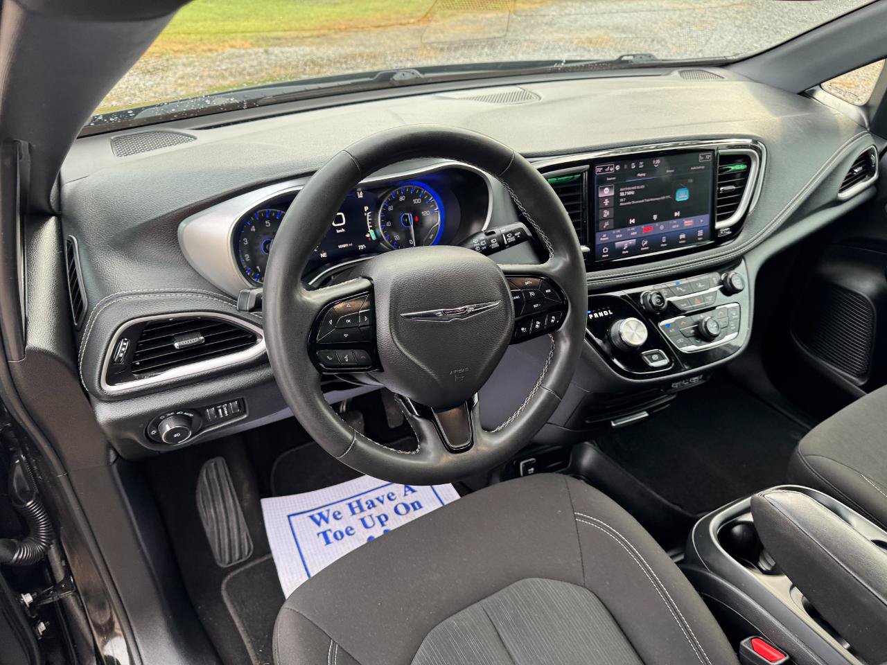 Used 2023 Chrysler Pacifica Touring FWD image 20