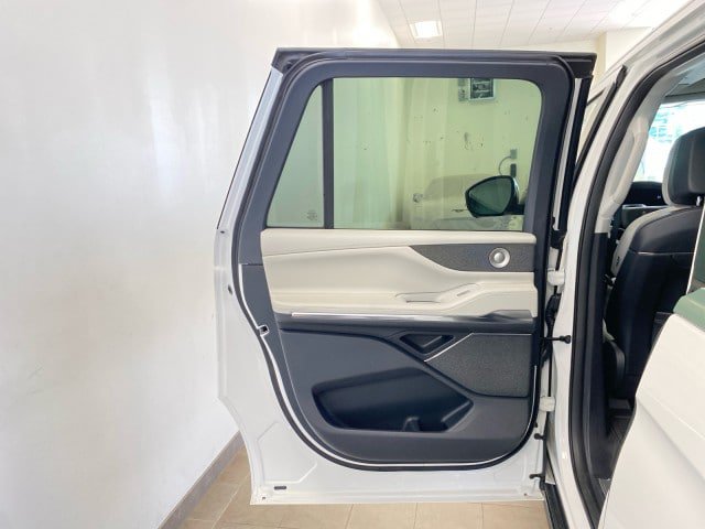 New 2026 Lincoln Navigator L Reserve AWD/4WD image 11