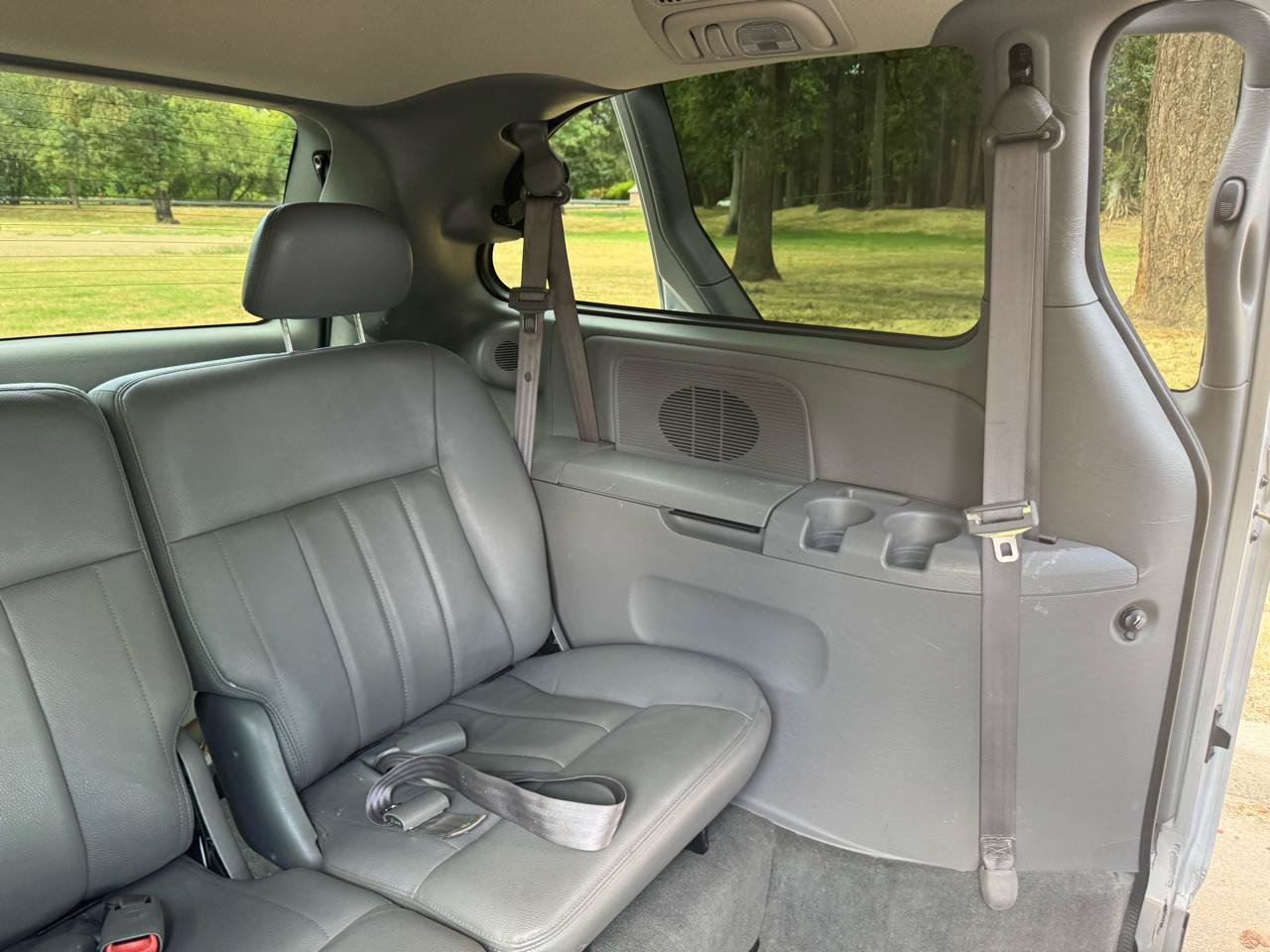 Used 2004 Dodge Grand Caravan SXT w/ Premium Group FWD image 31