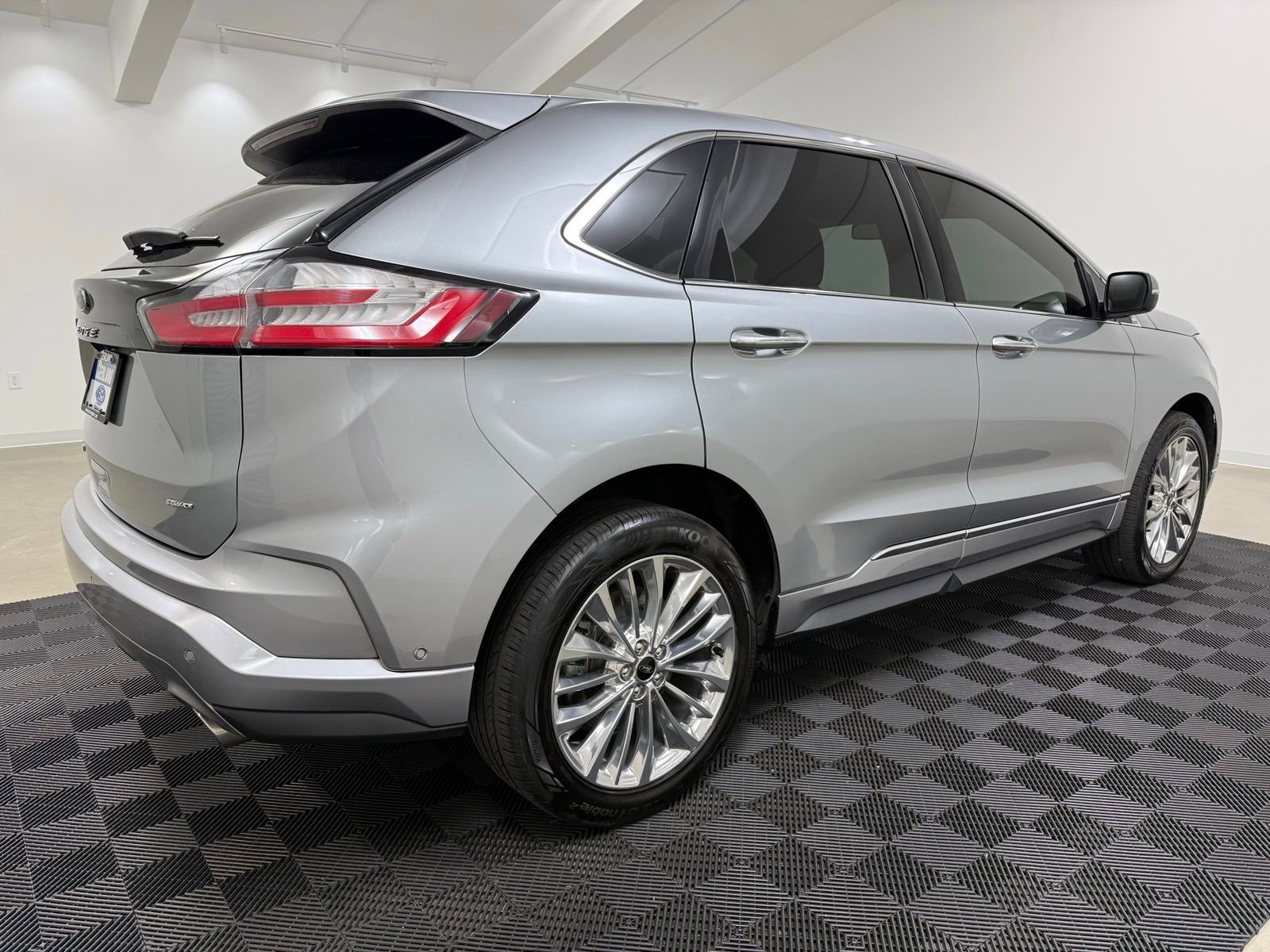 Used 2024 Ford Edge Titanium w/ Titanium Elite Package image 8