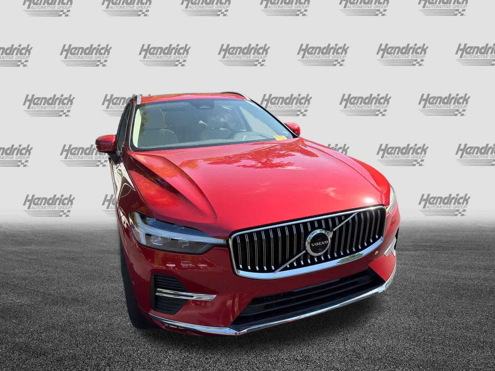 Used 2023 Volvo XC60 B5 Plus AWD/4WD image 3