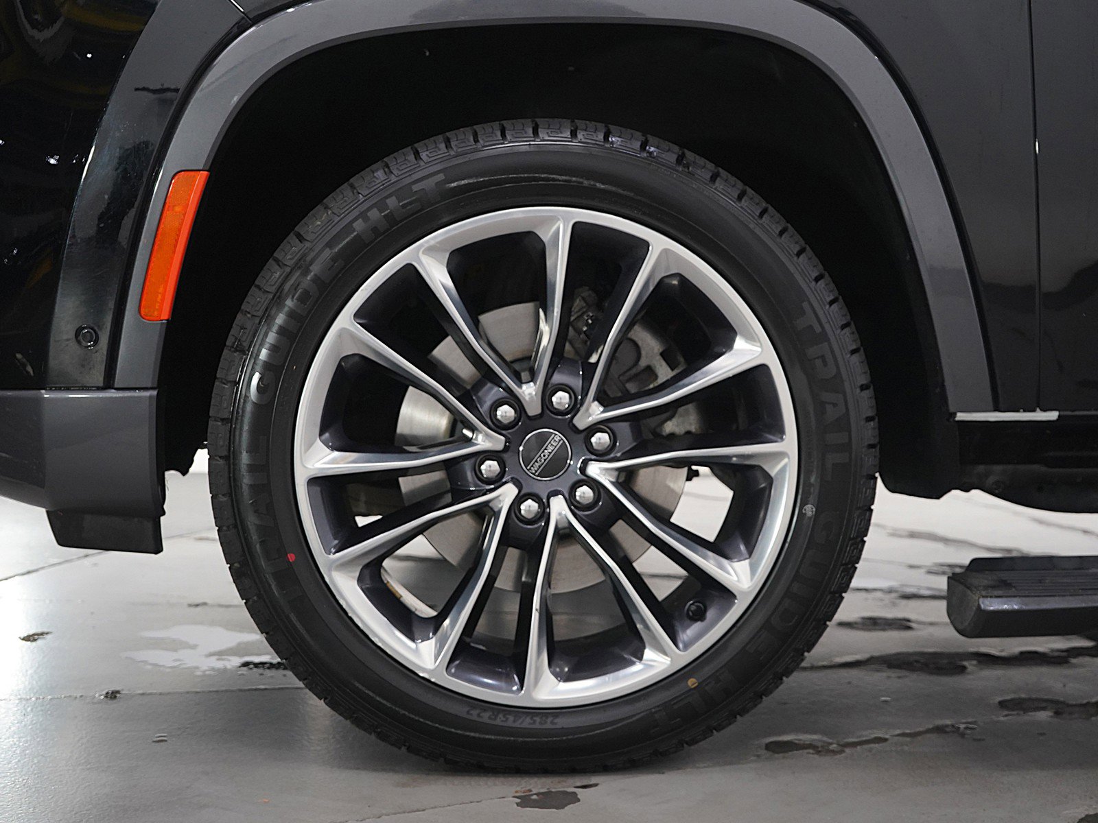 Used 2022 Jeep Wagoneer Series III w/ Premium Group I image 32