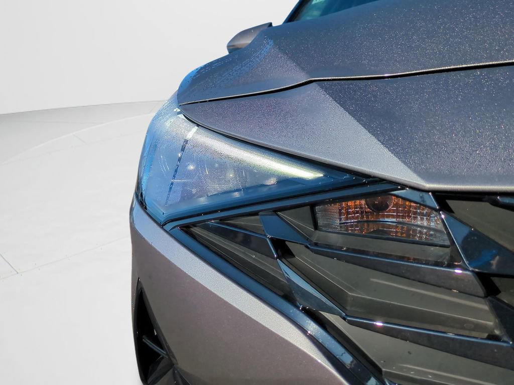 Certified 2023 Hyundai Elantra Limited image 9