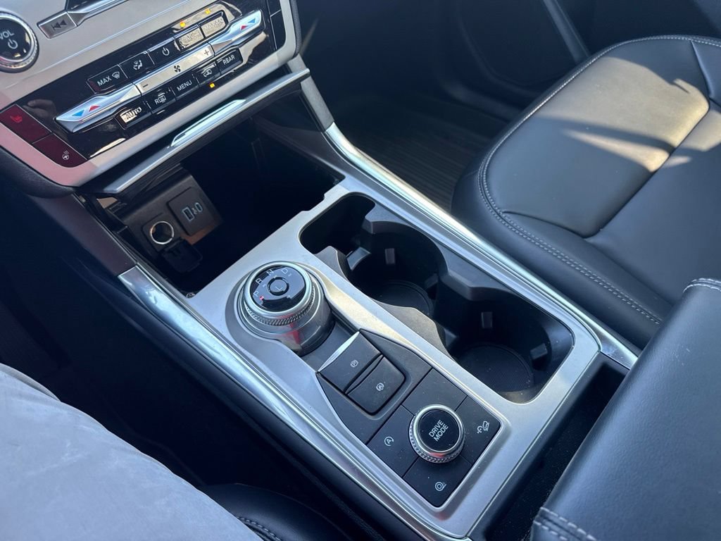 Used 2023 Ford Explorer XLT w/ Equipment Group 202A AWD/4WD image 23