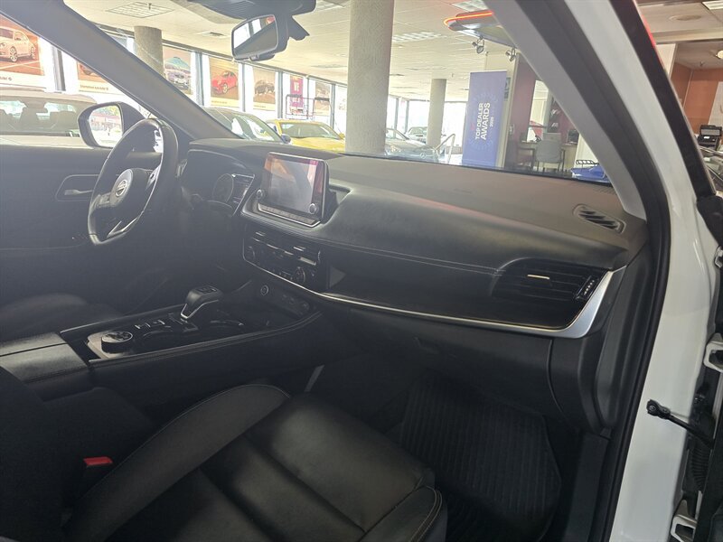 Used 2021 Nissan Rogue SL AWD/4WD image 15