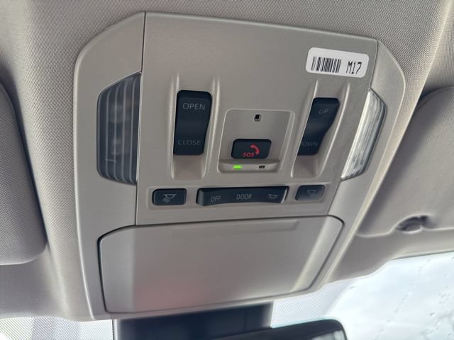 Used 2025 Toyota Highlander XLE AWD/4WD image 23