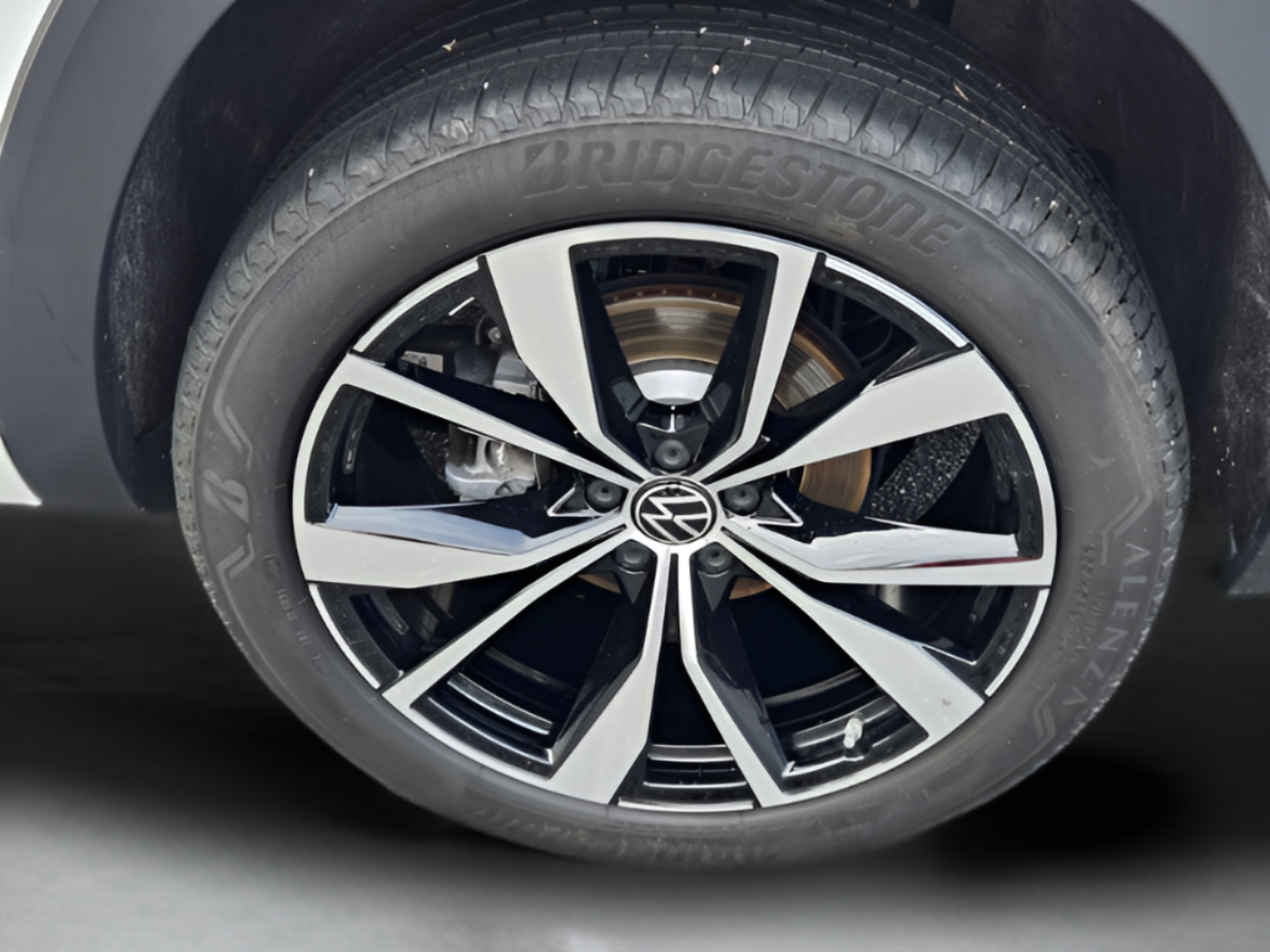 Used 2024 Volkswagen Atlas SEL Premium R-Line AWD/4WD image 31