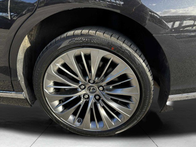 Used 2018 Lexus LS 500h w/ Luxury Package image 51