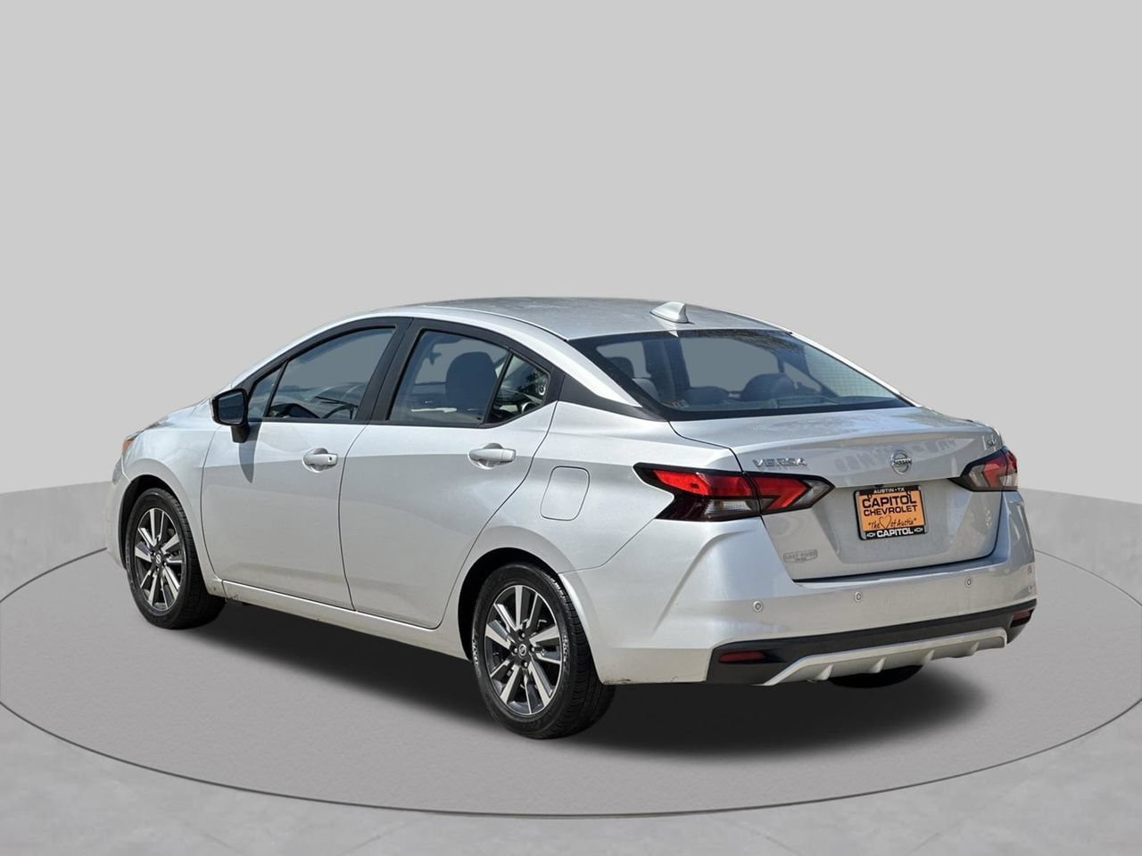 Used 2021 Nissan Versa SV FWD image 3