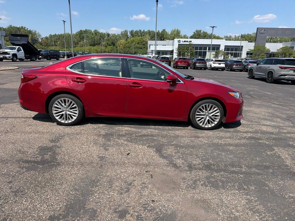 Used 2015 Lexus ES 350 w/ Ultra Luxury Package FWD image 14