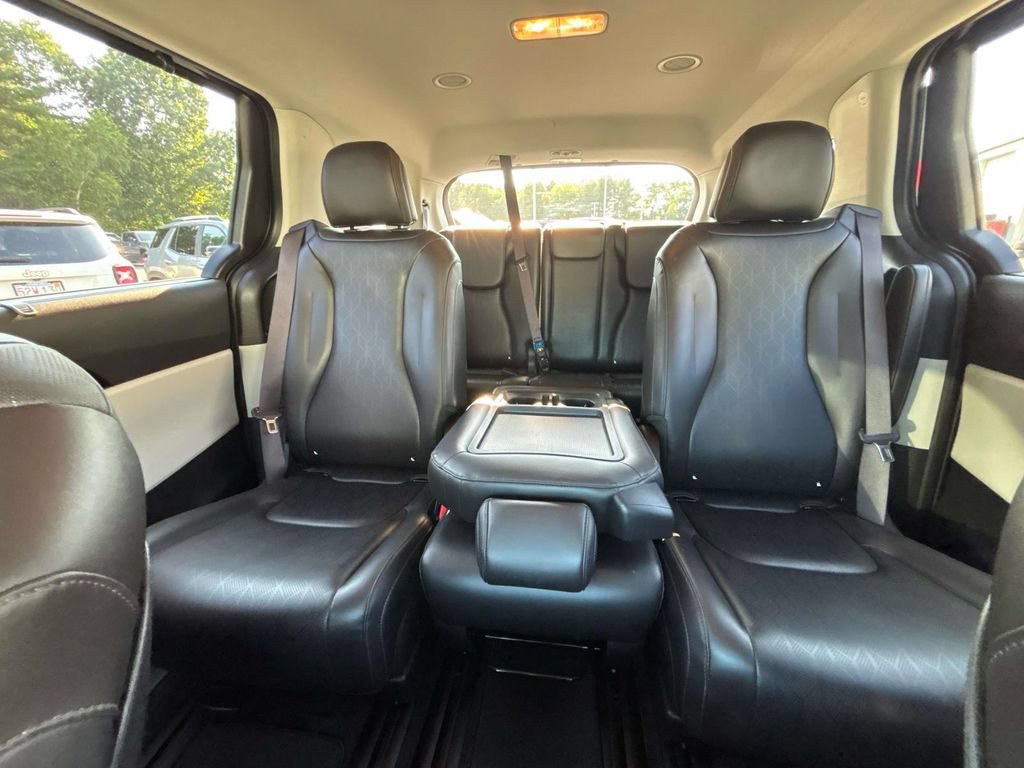 Used 2024 Kia Carnival EX FWD image 11