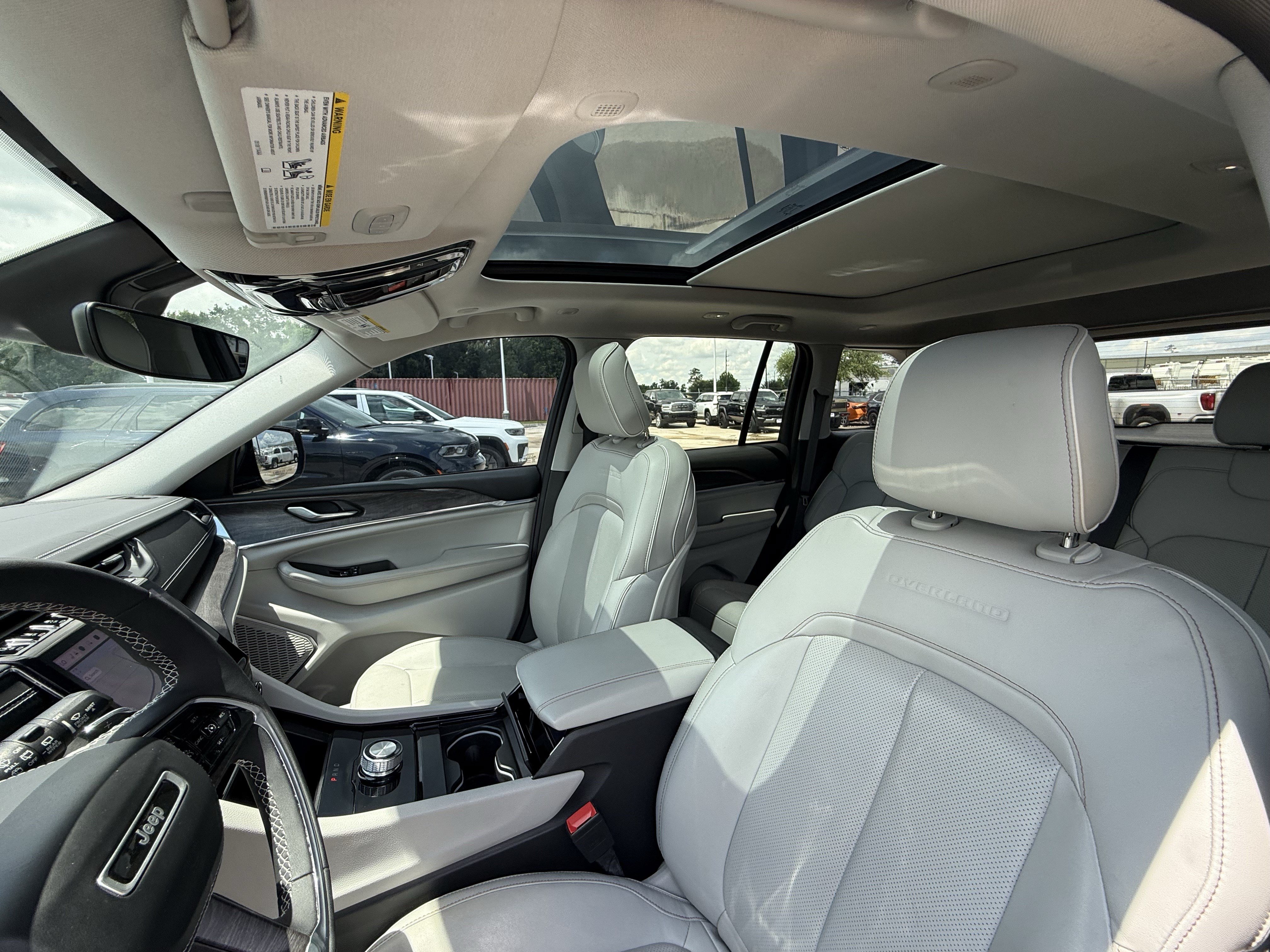 Used 2023 Jeep Grand Cherokee Overland RWD image 27