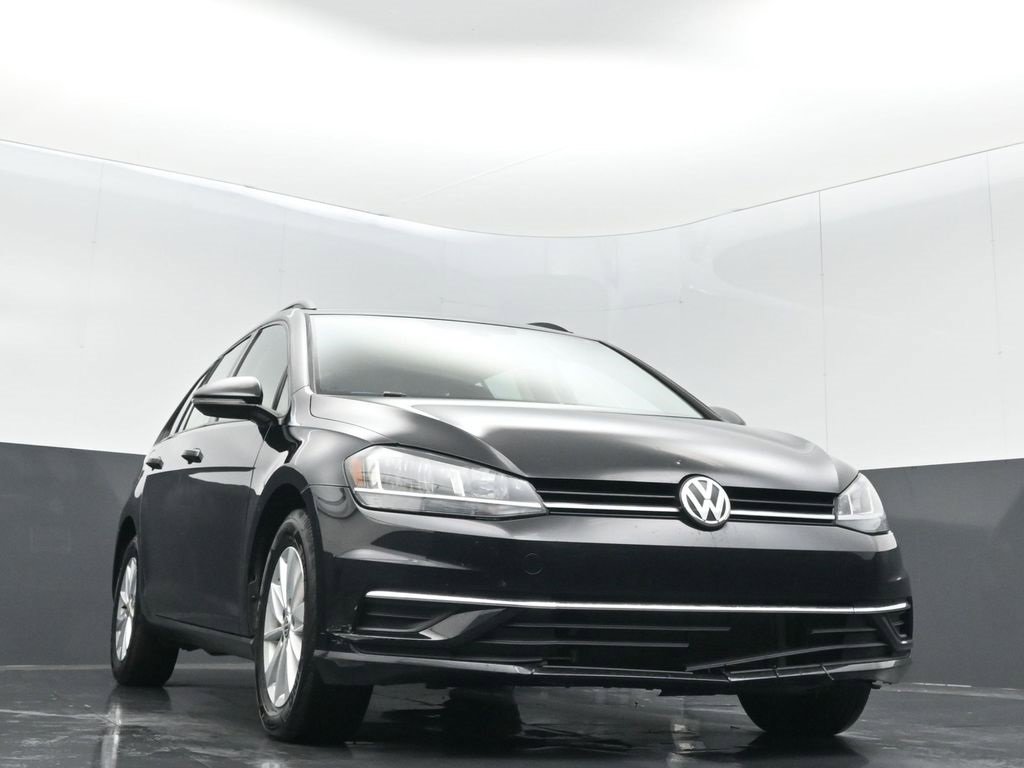 Used 2018 Volkswagen Golf S image 5