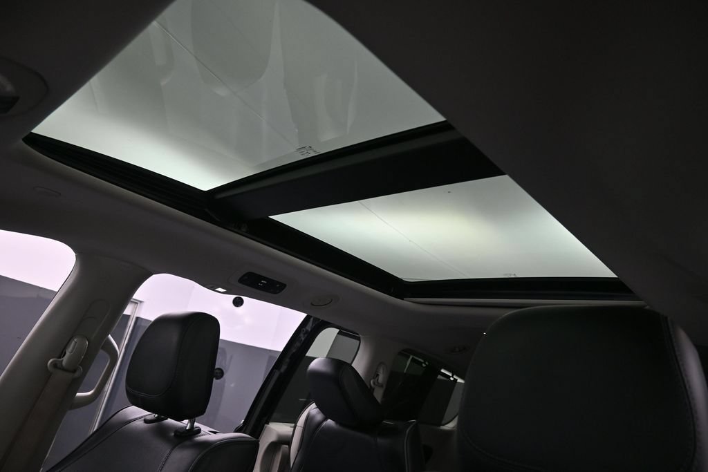 Used 2020 Chrysler Pacifica Limited FWD image 22