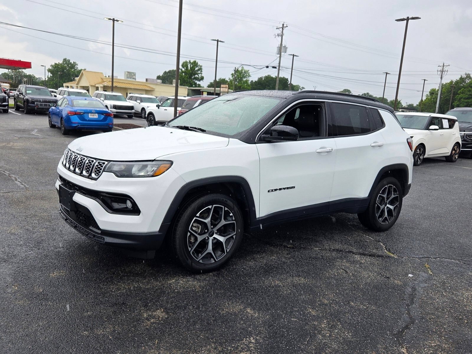 Used 2025 Jeep Compass Limited AWD/4WD image 3