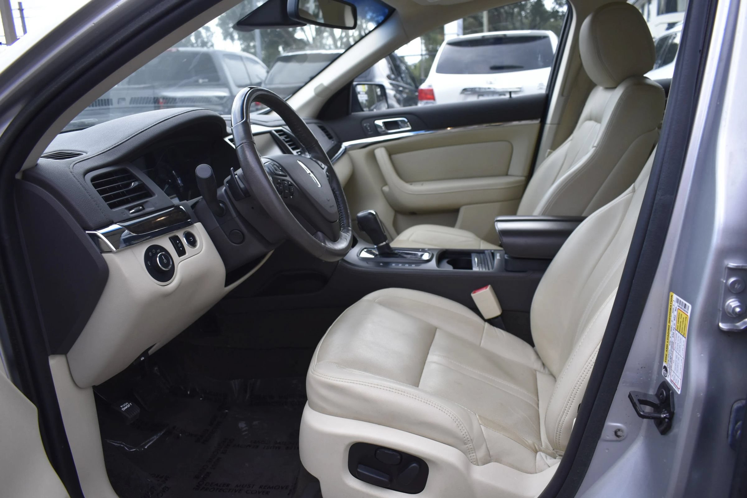 Used 2014 Lincoln MKS FWD image 8