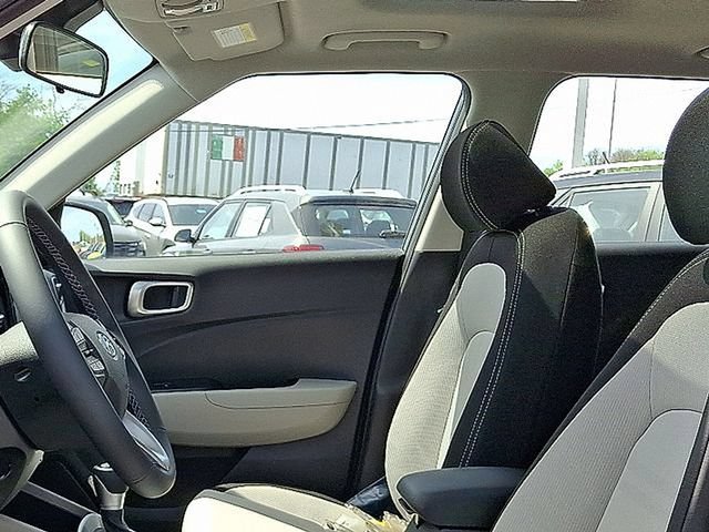 New 2026 Hyundai Venue SEL FWD image 7