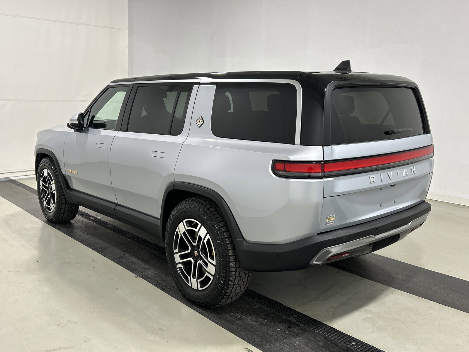 Used 2022 Rivian R1S Launch Edition AWD/4WD image 3