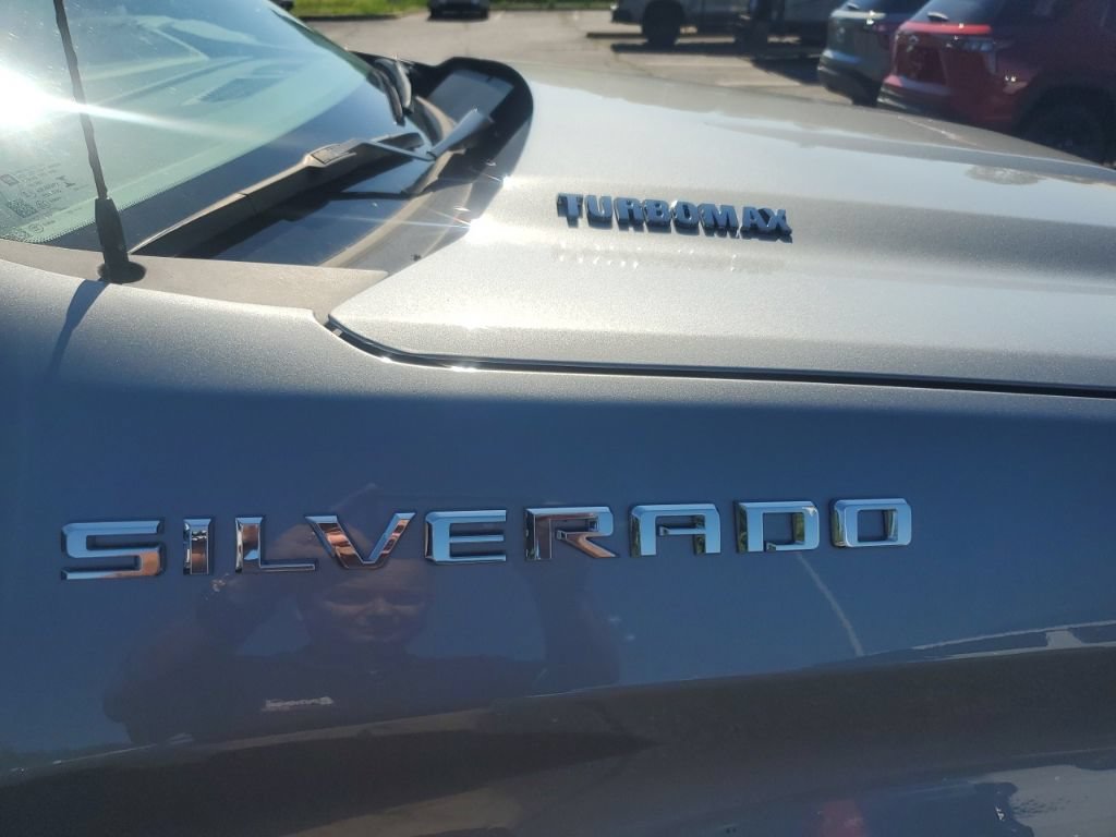 Used 2024 Chevrolet Silverado 1500 LT AWD/4WD image 7
