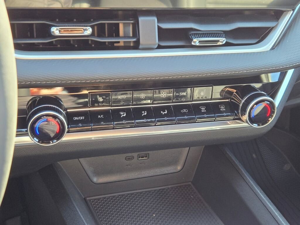 New 2026 Chevrolet Equinox LT w/ Convenience Package II image 24