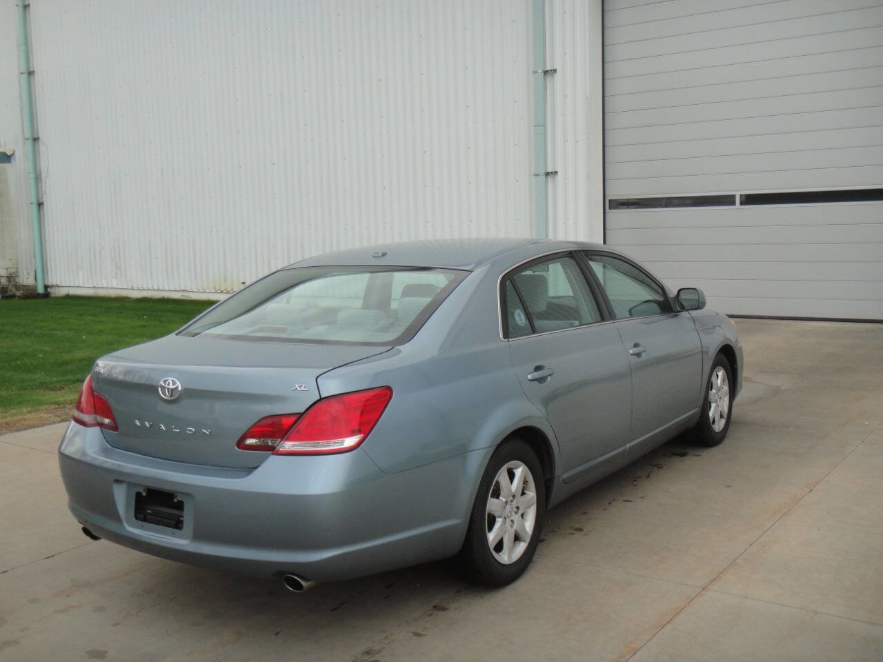 Used 2010 Toyota Avalon XL image 5