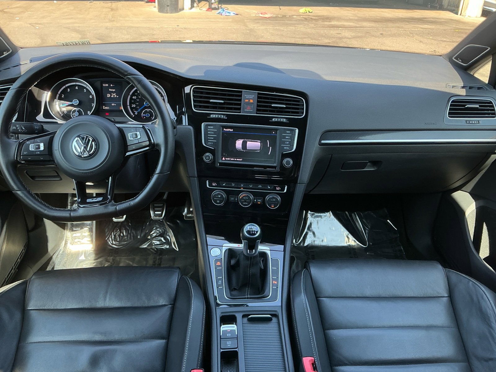 Used 2017 Volkswagen Golf R 4-Door image 15
