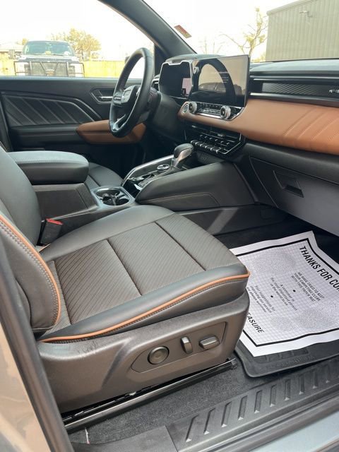 Used 2025 GMC Canyon AT4 w/ Off-Road Front Bumper Package image 11