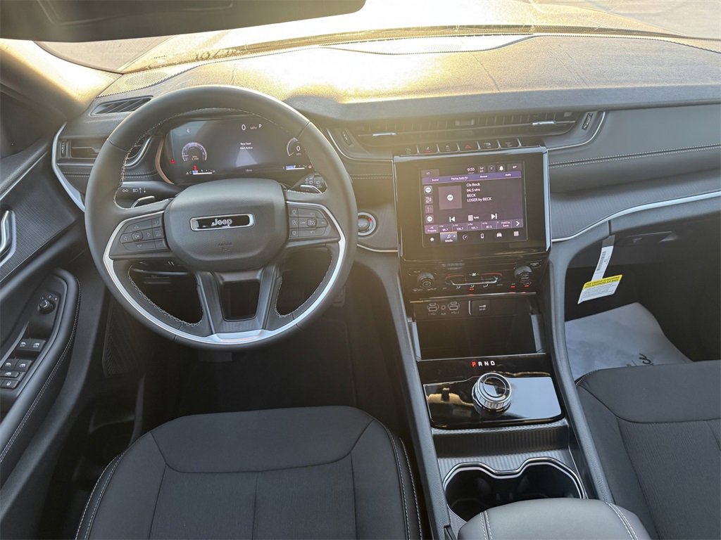 New 2025 Jeep Grand Cherokee Laredo image 11