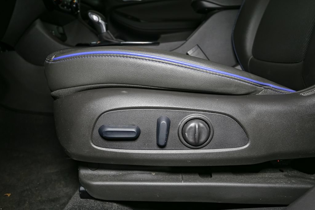 Used 2025 Buick Encore GX Sport Touring w/ Experience Buick Package AWD/4WD image 38