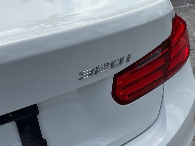 Used 2015 BMW 320i Sedan RWD image 17
