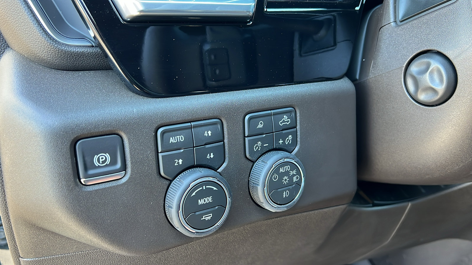 New 2026 Chevrolet Silverado 1500 LTZ w/ LTZ Premium Package AWD/4WD image 32
