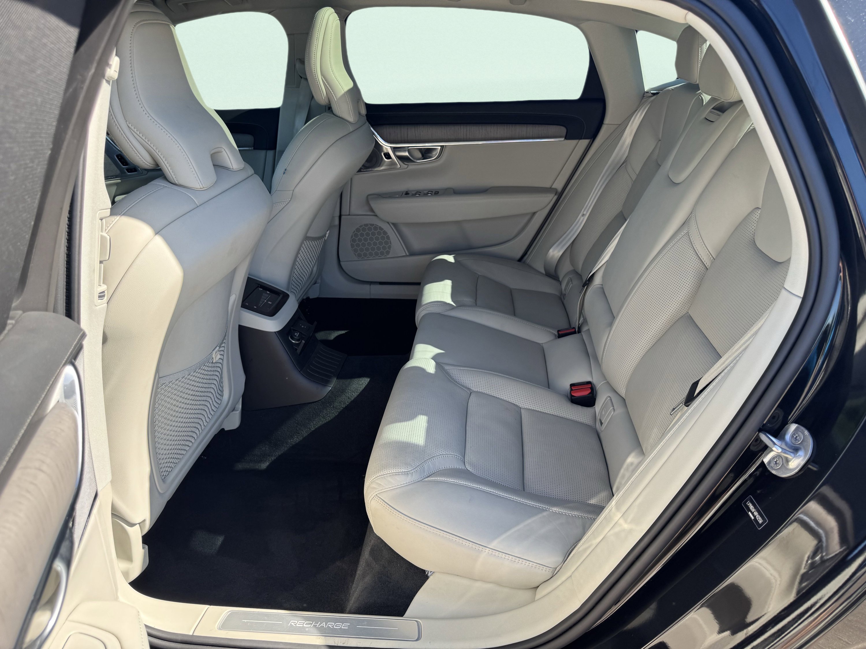 Used 2024 Volvo S90 T8 Ultimate w/ Lounge Package image 23