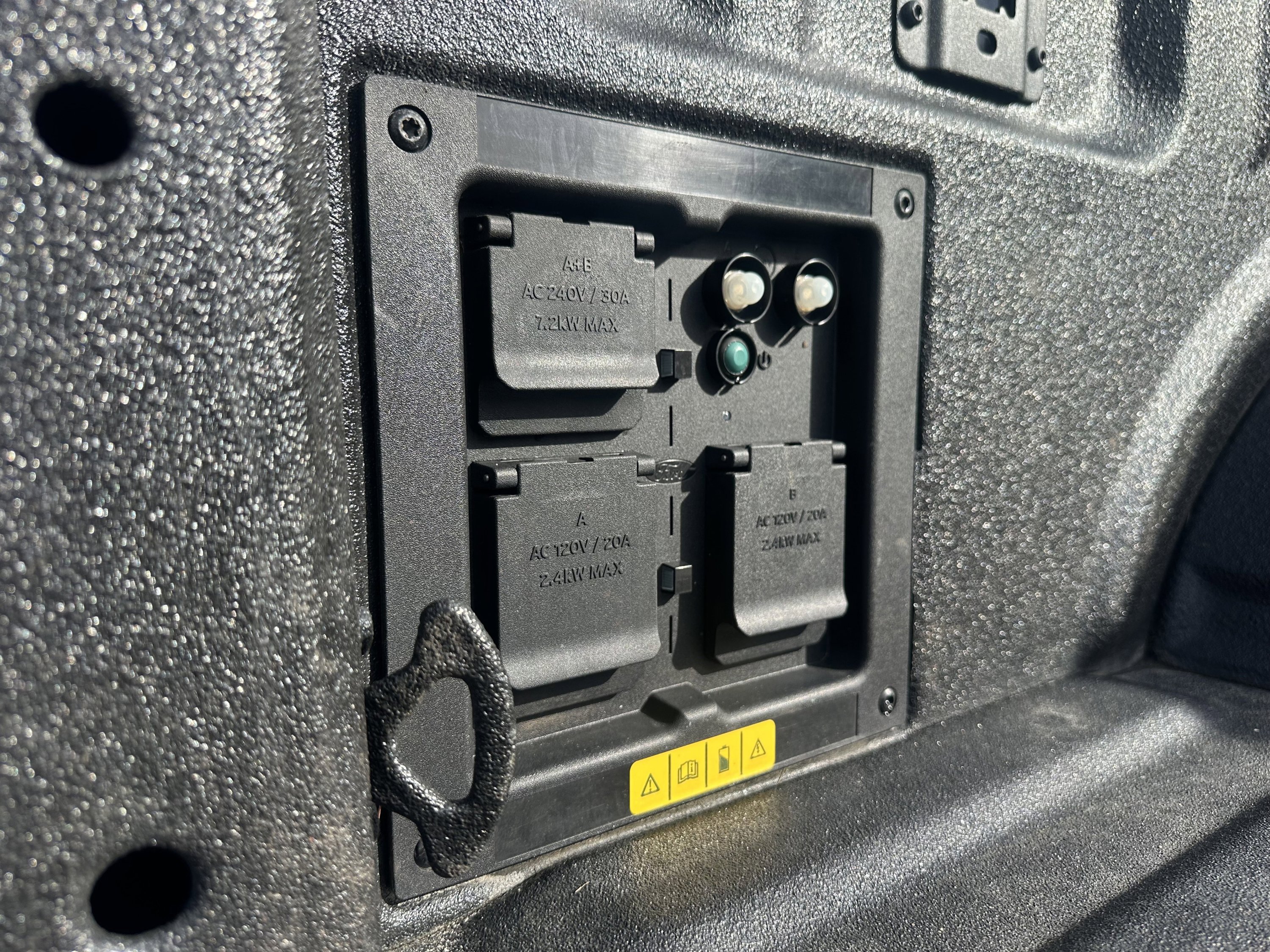 Used 2022 Ford F150 Lightning Lariat w/ Equipment Group 511A High image 8