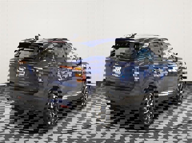 Used 2025 Nissan Kicks SV image 4