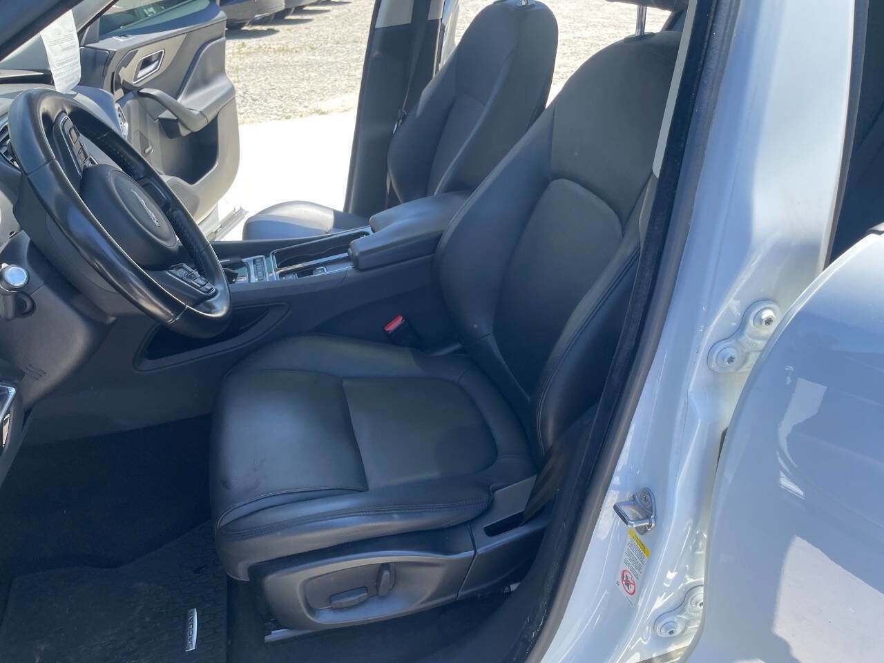 Used 2018 Jaguar F-PACE Premium AWD/4WD image 19