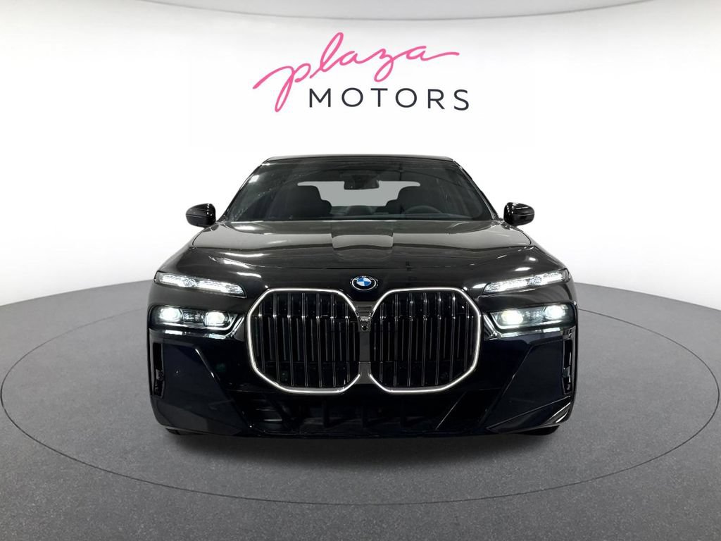 Used 2026 BMW 750e xDrive w/ Executive Package AWD/4WD image 2