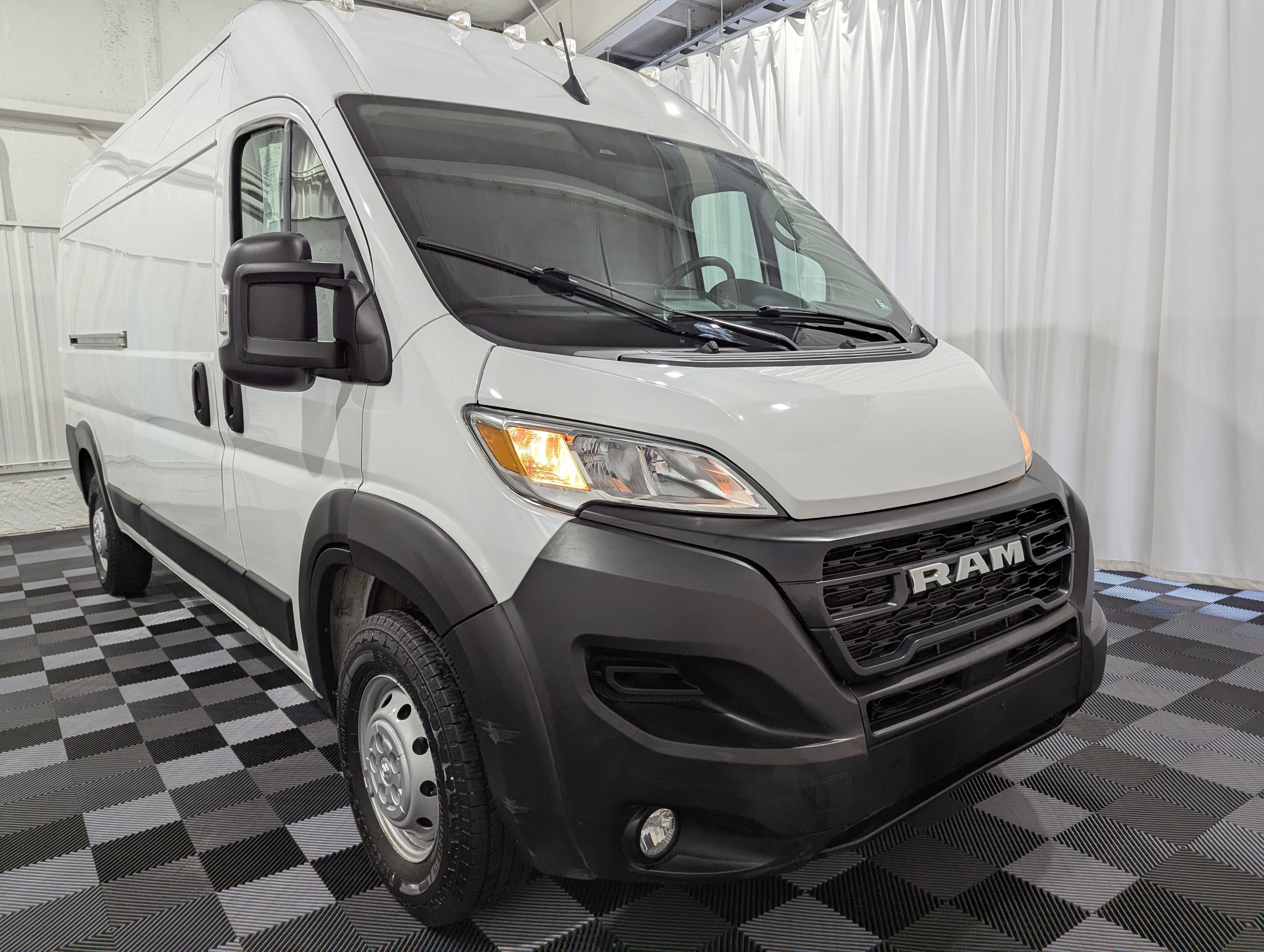Used 2024 RAM ProMaster 2500 w/ Convenience Group FWD image 5