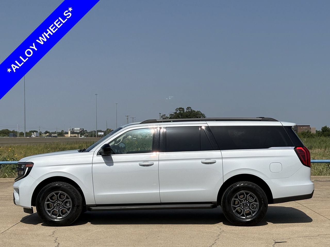 Used 2025 Ford Expedition Max Active RWD image 3