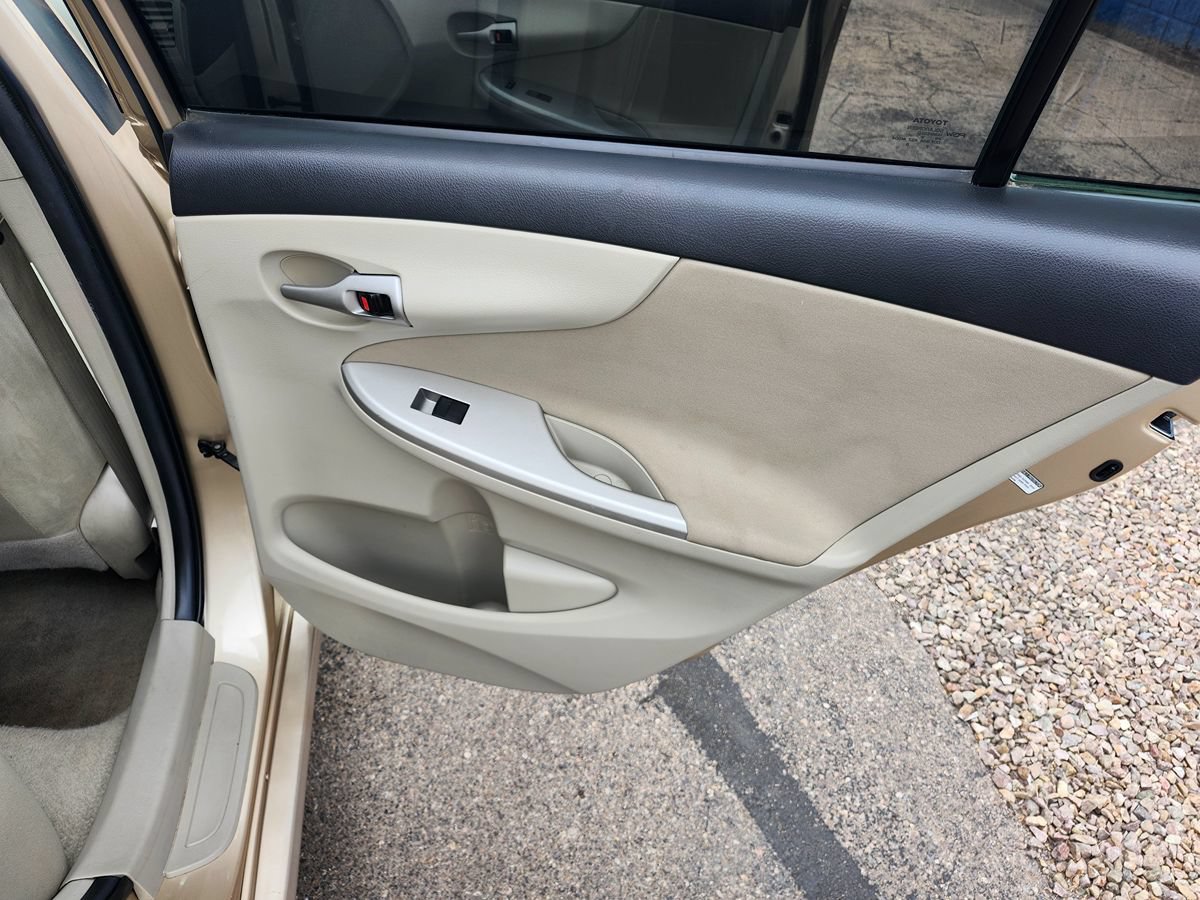 Used 2013 Toyota Corolla LE FWD image 20