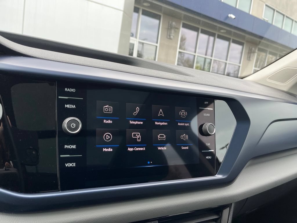 Used 2023 Volkswagen Taos SE w/ Panoramic Sunroof Package FWD image 19
