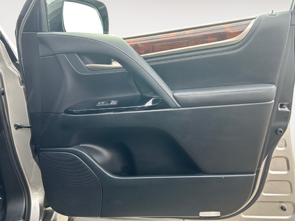 Used 2021 Lexus LX 570 4WD w/ Luxury Package image 25