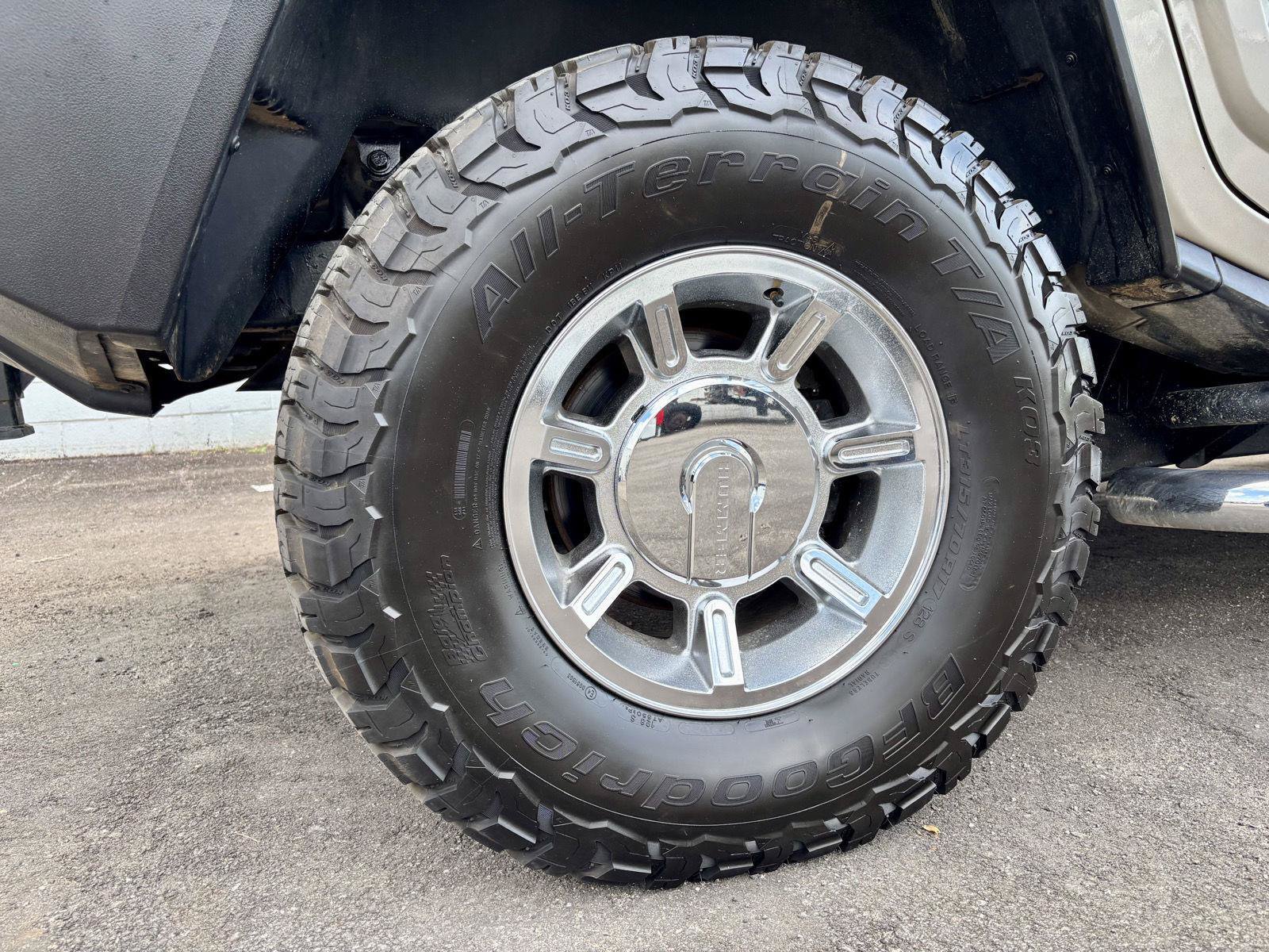 Used 2005 HUMMER H2 w/ Preferred Equipment Group AWD/4WD image 23