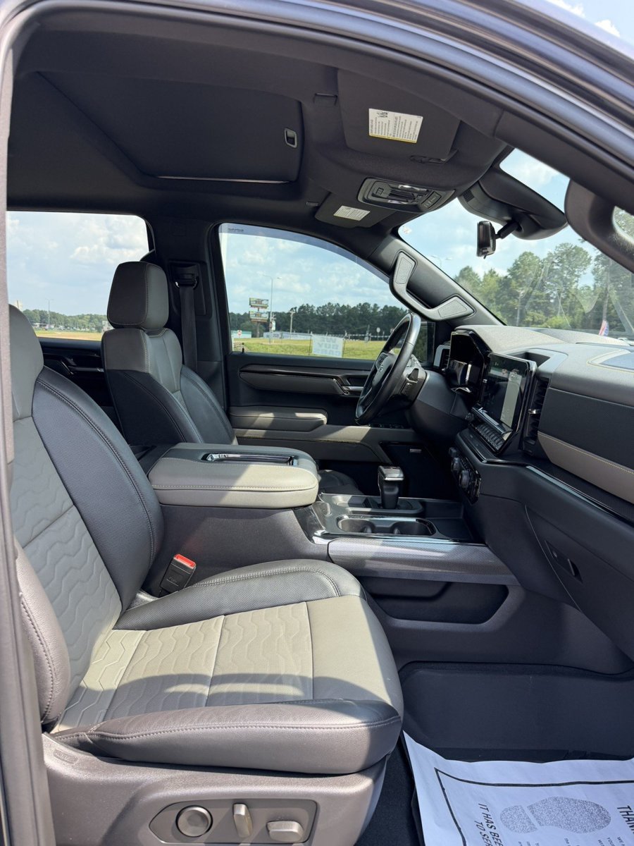 Used 2022 Chevrolet Silverado 1500 ZR2 w/ Technology Package AWD/4WD image 9