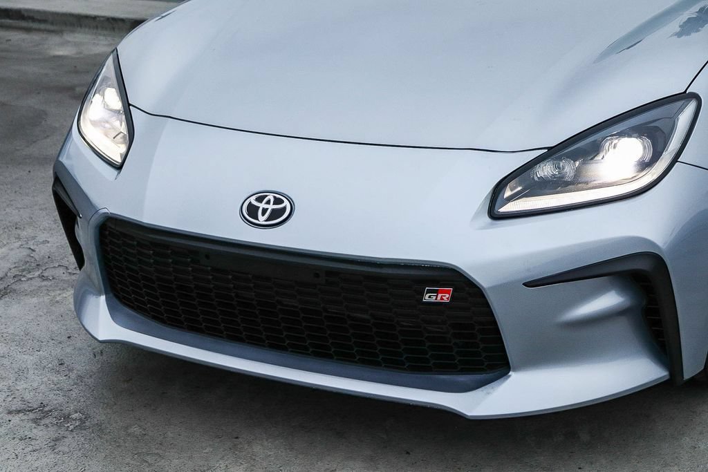 Used 2022 Toyota GR86 Premium w/ ALL Weather Mat Package (TMS) RWD image 6