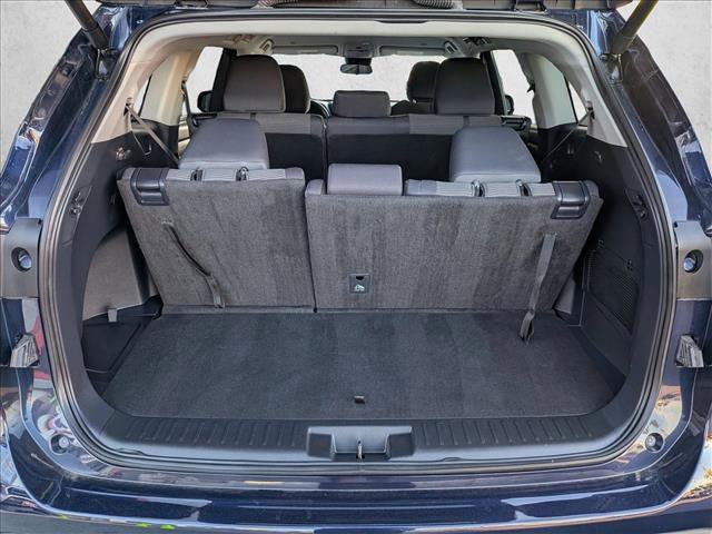 Used 2025 Toyota Highlander LE image 6