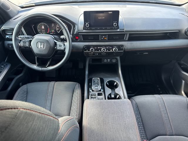Used 2025 Honda Pilot Sport image 9