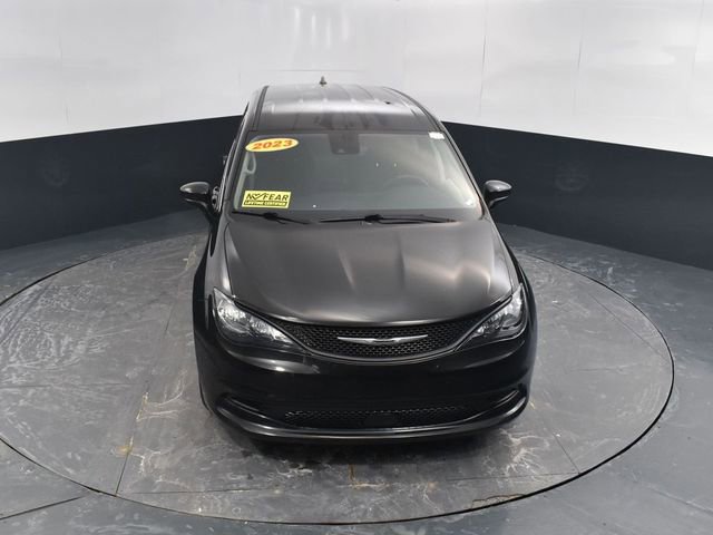 Used 2023 Chrysler Voyager LX image 42