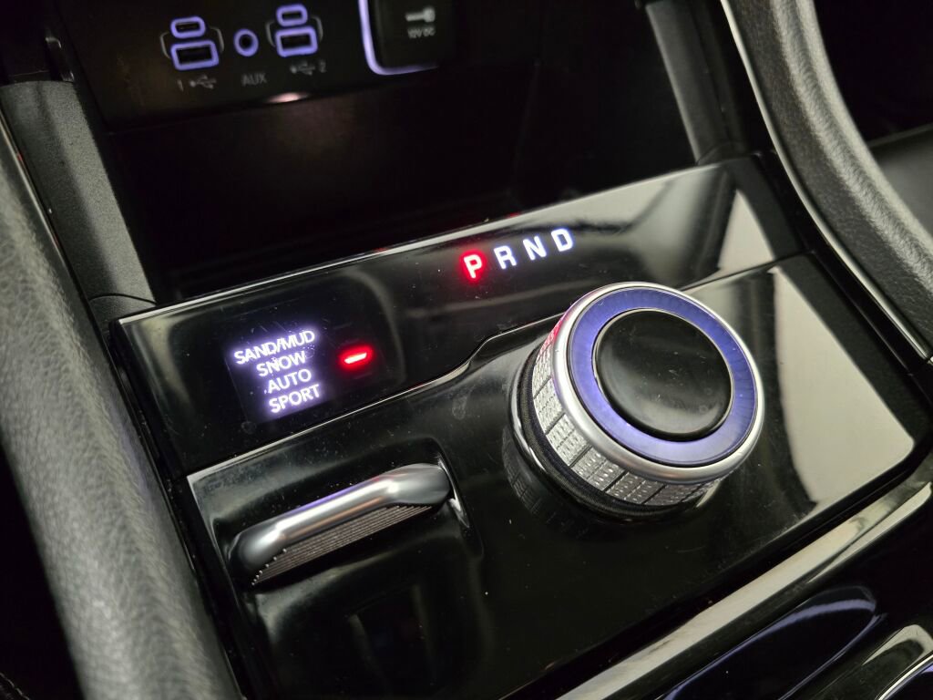 Used 2023 Jeep Grand Cherokee Limited w/ Black Appearance Package image 33